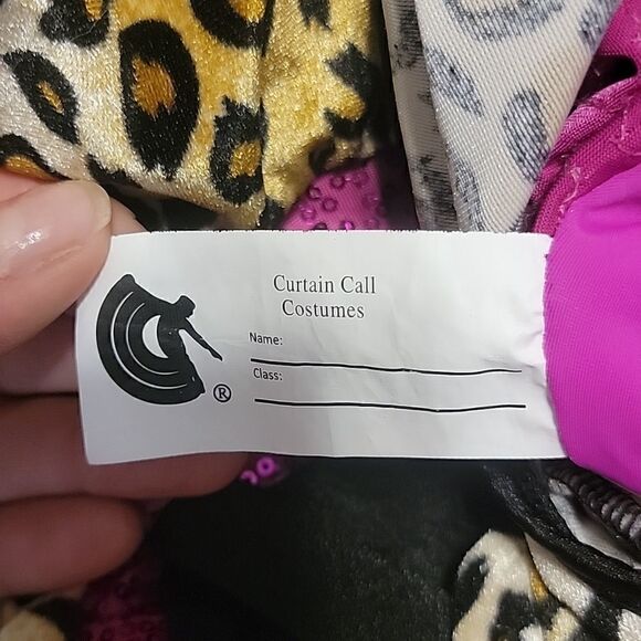 š
ŗCURTAIN CALL COSTUMES HOTĀ PINK AND LEOPARDāTULLEāDANCEāCOSTUME,āSIZEā8-10 - Picture 9 of 10